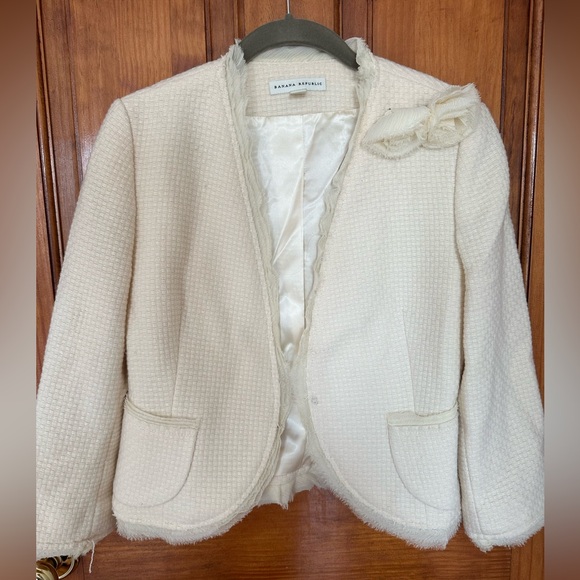 Banana Republic Tweed Blazer in Size 4P - Picture 2 of 13